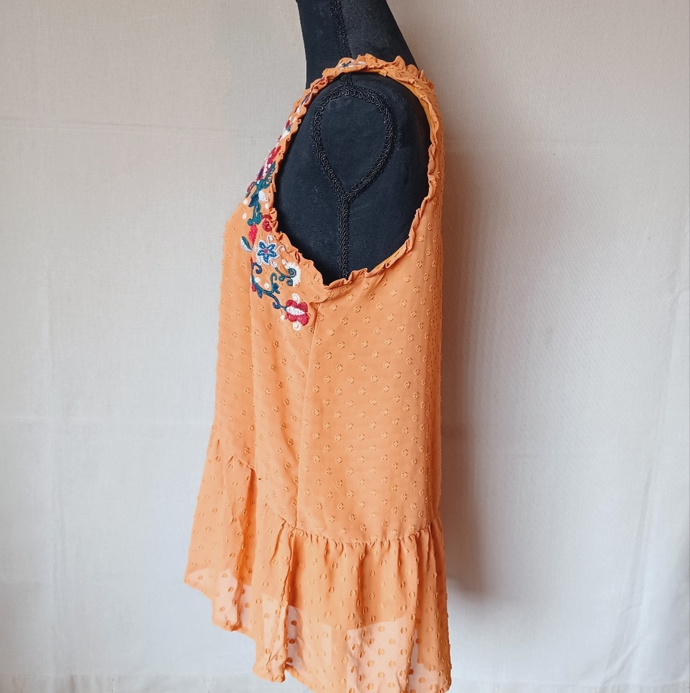 Love On A Hanger Embroidered Sleeveless Top - Picture 4 of 7